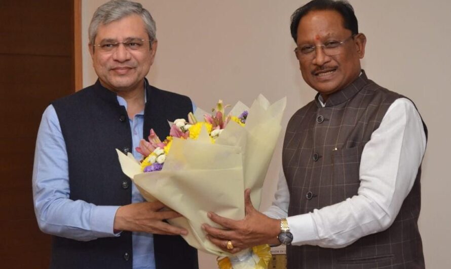 मुख्यमंत्री विष्णुदेव साय ने केंद्रीय रेल मंत्री अश्विनी वैष्णव से की सौजन्य मुलाकात