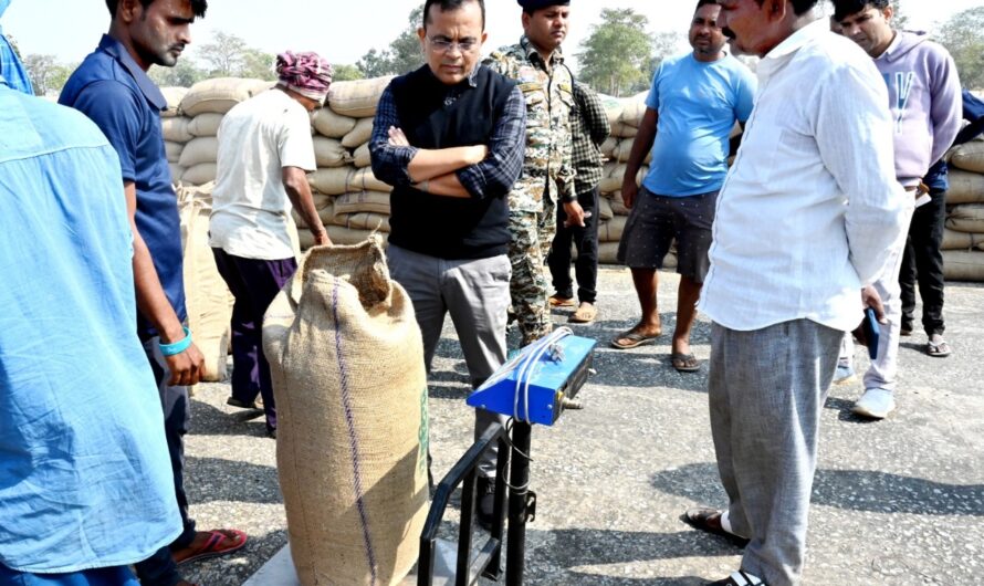 कलेक्टर जन्मेजय महोबे ने किया अमरताल धान संग्रहण केंद्र का औचक निरीक्षण