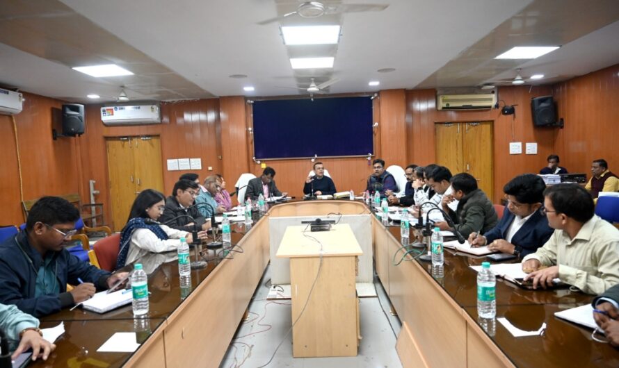 निर्वाचक नामवलियों का विशेष गहन पुनरीक्षण: कलेक्टर जन्मेजय महोबे सभी संबंधित अधिकारियों को कार्य में तेजी लाने के दिए निर्देश