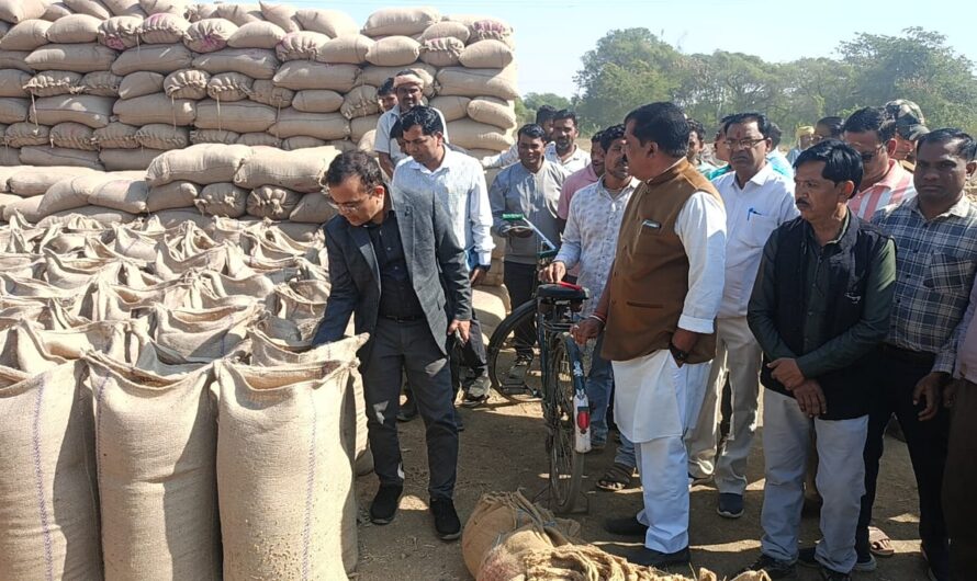 कलेक्टर ने धान खरीदी केंद्र सिवनी (च) का किया निरीक्षण