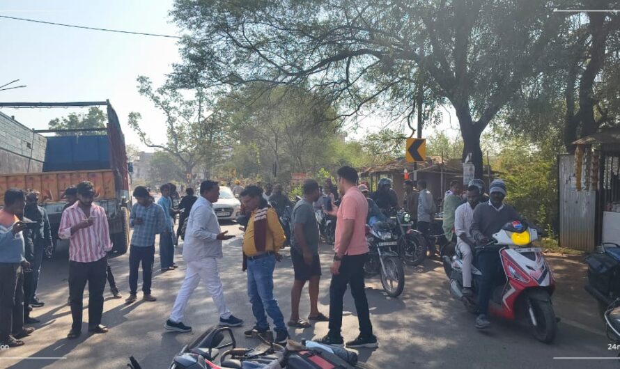 ओवरटेक करते ट्रक की चपेट में आने से बाइक चालक की मौके पर ही मौत