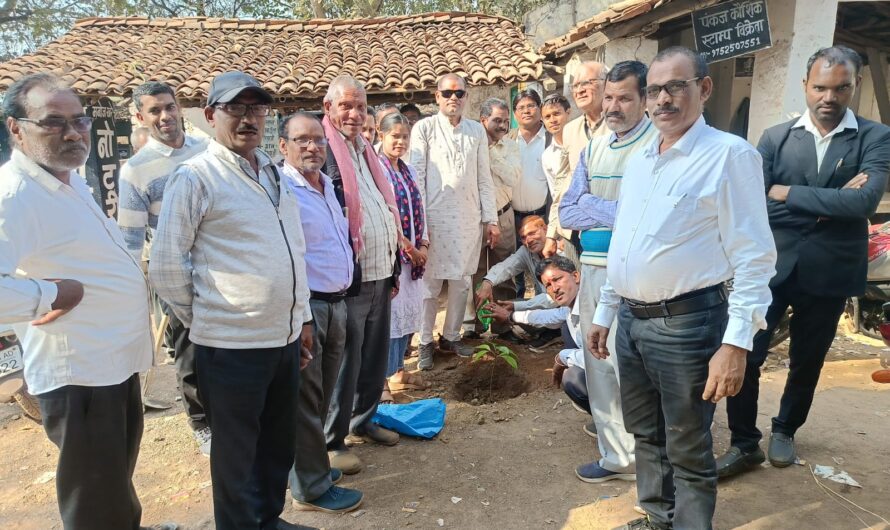 नेता प्रतिपक्ष डॉ चरण दास महंत का जन्म दिवस पर फल वितरण एवं पौधारोपण का किया आयोजन