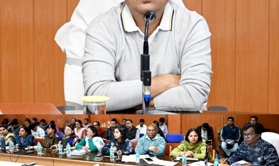 कलेक्टर जन्मेजय महोबे ने धान खरीदी के संबंध में समीक्षा बैठक ली, सतर्कता और नियमित निरीक्षण के दिए निर्देश