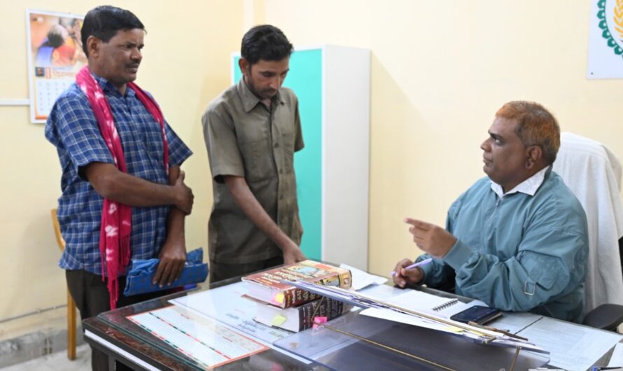 डिप्टी कलेक्टर शशि कुमार चौधरी ने जनदर्शन में सुनी आमजनों की समस्याएं