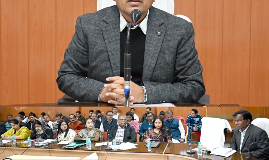 कलेक्टर जन्मेजय महोबे ने ली साप्ताहिक समय-सीमा बैठक