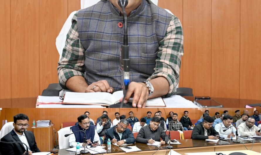 कलेक्टर जन्मेजय महोबे ने ली साप्ताहिक समय-सीमा बैठक