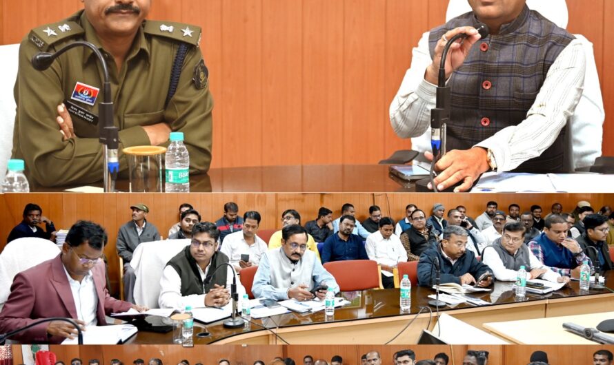 कलेक्टर जन्मेजय महोबे ने ली साप्ताहिक समय-सीमा बैठक