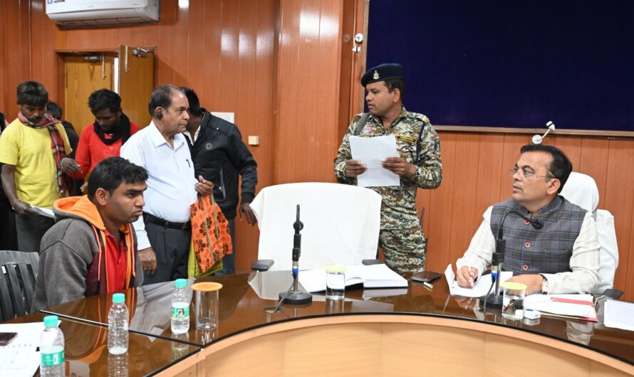 जनदर्शन में ग्रामीण एवं शहरी क्षेत्रों से पहुंचे आवेदकों ने सुनाई अपनी समस्या