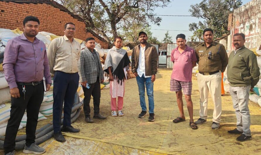 अवैध धान भंडारण पर बड़ी कार्रवाई: ग्राम डोंगरी में उड़नदस्ता दल का छापा, 526 क्विंटल अवैध धान जप्त