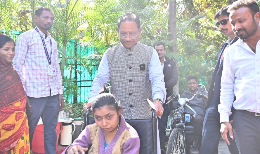 मुख्यमंत्री विष्णु देव साय के निर्देश पर लकवाग्रस्त महिला को तुरंत मंजूर हुए 5 लाख रुपए