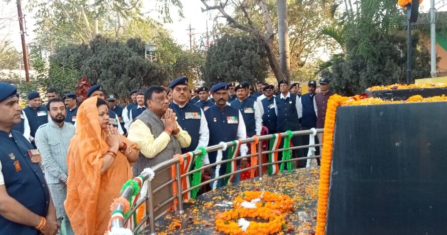 सशस्त्र बल दिवस के अवसर पर जिले के भूतपूर्व सैनिकों एवं शहीद परिवारों का सम्मान