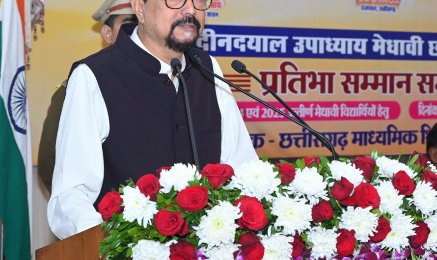 राज्यपाल रमेन डेका एवं मुख्यमंत्री विष्णुदेव साय ने 10वीं और 12वीं परीक्षा के मेधावी विद्यार्थियों को किया सम्मानित