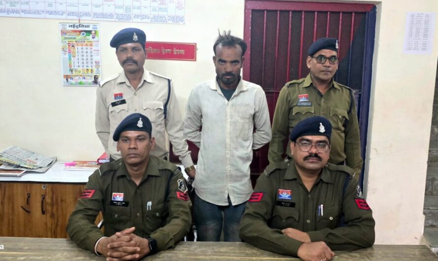 धान खरीदी का टोकन नहीं काटने पर युवक चढ़ा हाई टेंशन टावर में दी आत्महत्या की धमकी, पुलिस ने किया गिरफ्तार