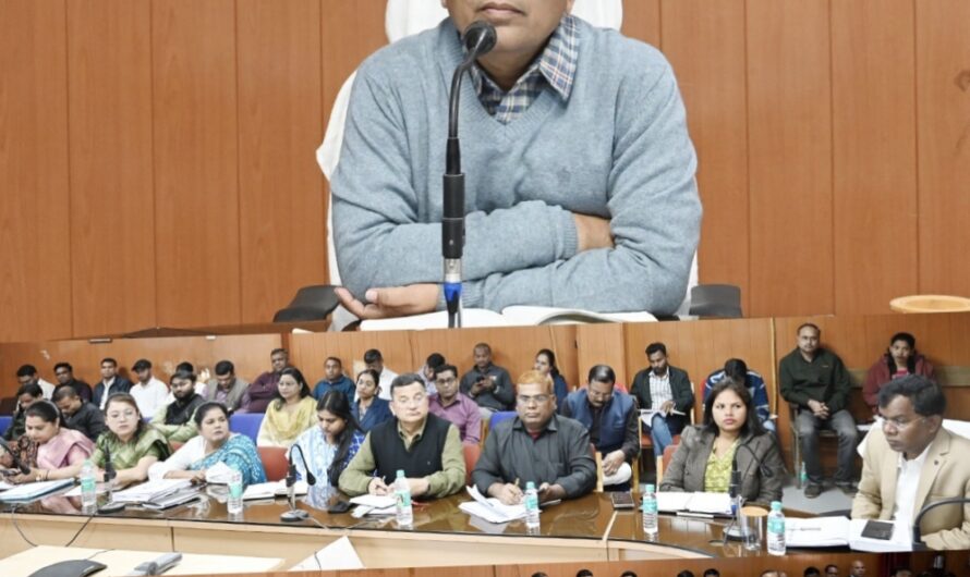 कलेक्टर जन्मेजय महोबे ने ली जिला जल एवं स्वच्छता मिशन की बैठक