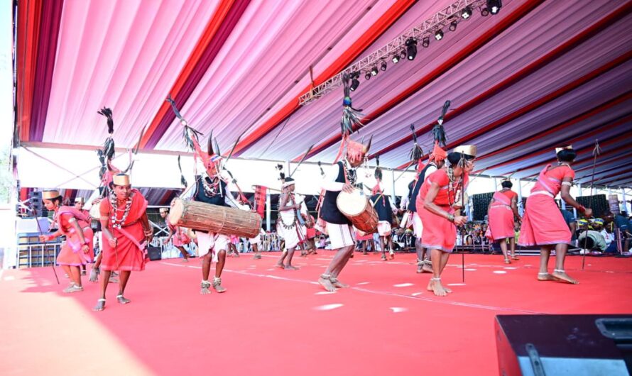 राष्ट्रपति के समक्ष बास्तानार के युवाओं ने ‘गौर नृत्य’ से बिखेरे अद्भुत लोक-रंग