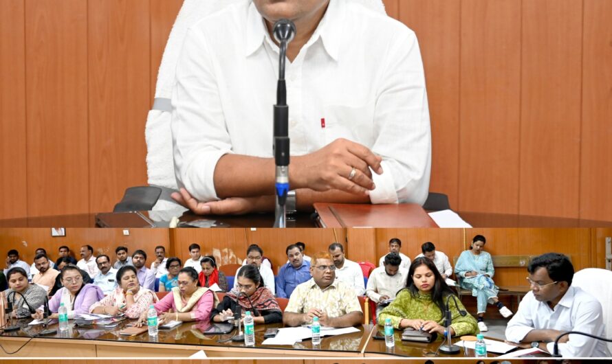 कलेक्टर ने ली साप्ताहिक समय-सीमा की बैठक