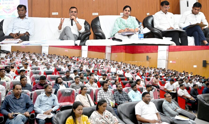 कलेक्टर जन्मेजय महोबे ने की पीएम आवास, मनरेगा, बिहान एवं स्वच्छ भारत मिशन (ग्रामीण) के कार्यों की विस्तृत समीक्षा