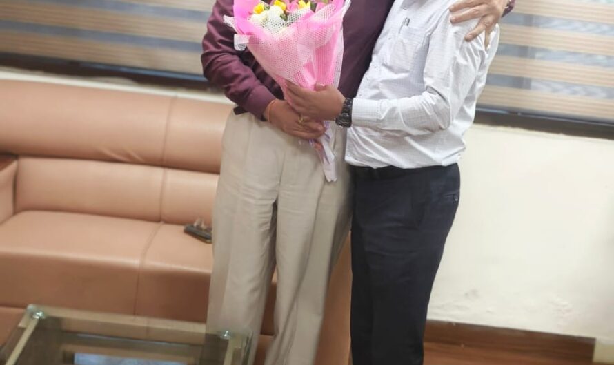 राज्य नीति आयोग के उपाध्यक्ष गणेश शंकर मिश्रा से मुख्यमंत्री के सलाहकार डॉ. धीरेंद्र तिवारी ने की सौजन्य भेंट