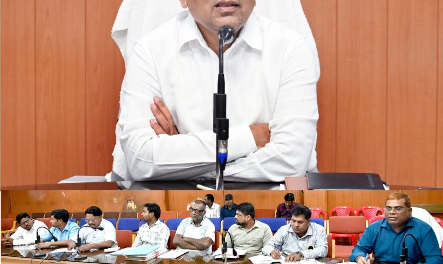 कलेक्टर ने नगरीय निकायों की समीक्षा बैठक लेकर स्वच्छता, पीएम आवास और पेयजल व्यवस्था सुधारने के दिए निर्देश