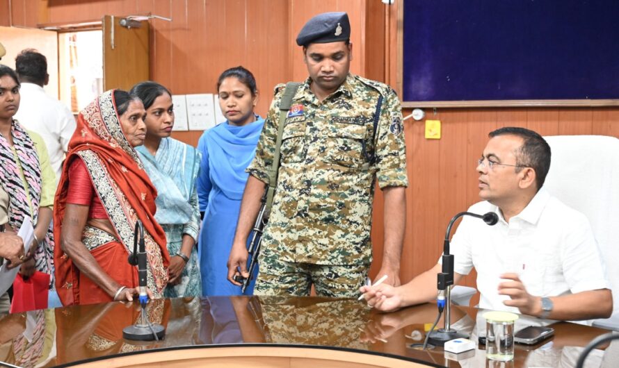 जनदर्शन में आये 114 आवेदन पत्रों की हुई सुनवाई