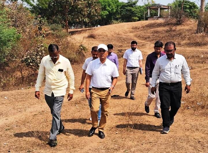 कलेक्टर ने हनुमान धारा एवं भारतीय हाथकरघा प्रौद्योगिकी संस्थान चांपा का निरीक्षण किया