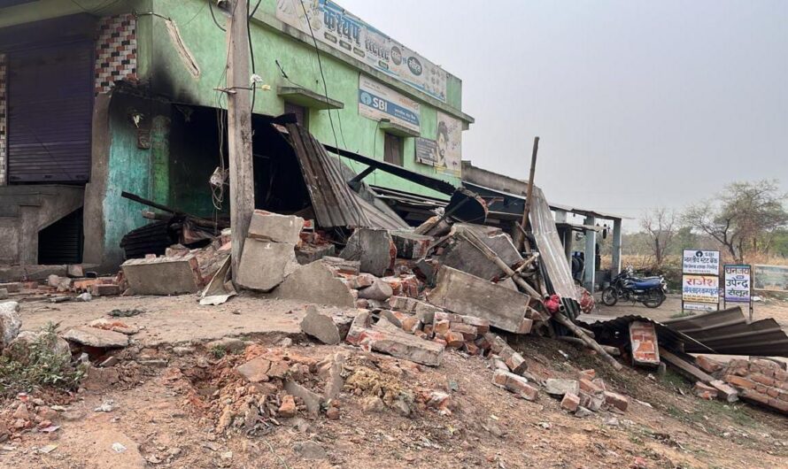 जिले के नेशनल हाईवे मार्ग पर अवैध कब्जा पर की गई कार्रवाई