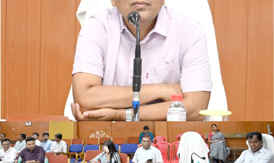 कलेक्टर जन्मेजय महोबे ने ली राजस्व अधिकारियों की बैठक