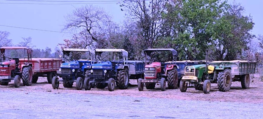 खनिजों के अवैध उत्खनन, परिवहन एवं भण्डारण पर की गई कार्रवाई: 12 ट्रैक्टर व 3 हाइवा जब्त