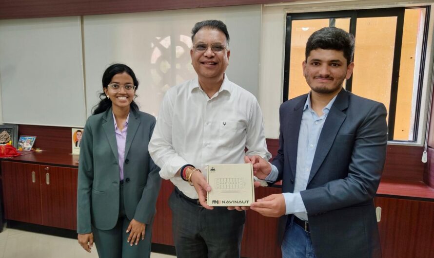 समाज कल्याण सचिव भुवनेश यादव से मिले युवा इनोवेटर रवि किरण; दिव्यांगजनों के सशक्तिकरण के लिए पेश की ‘Navinaut’ और ‘SignX’ तकनीक