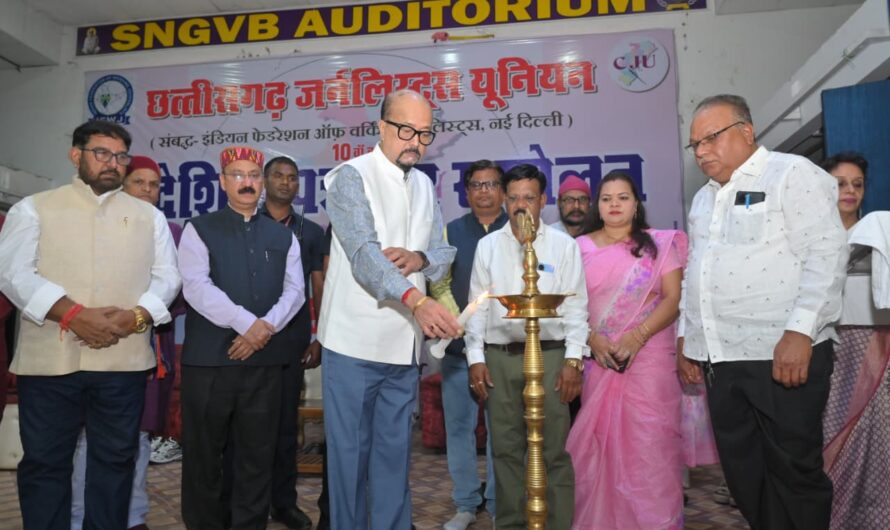 लोकतंत्र के चौथे स्तम्भ को और अधिक सुदृढ़, विश्वसनीय और जनोन्मुखी बनाएं- राज्यपाल डेका