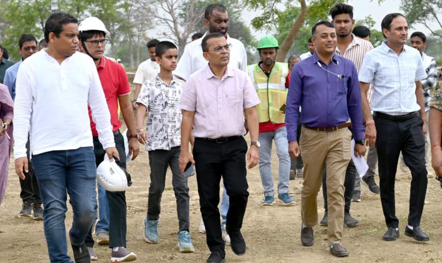 कलेक्टर जन्मेजय महोबे ने किया जिला चिकित्सालय का निरीक्षण