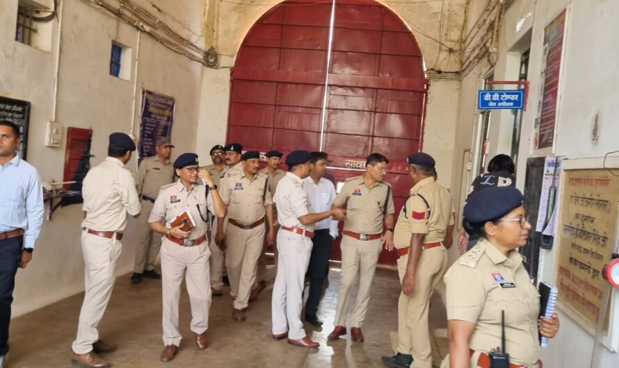 खोखरा जेल में जिला प्रशासन और पुलिस की संयुक्त छापामार कार्रवाई, सभी बैरकों की हुई सघन तलाशी