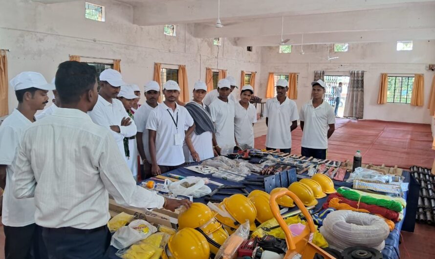 कभी बंदूक अब रोज़गार: आत्मसमर्पित माओवादियों का आजीविकामूलक गतिविधियों से सुधर रहा भविष्य